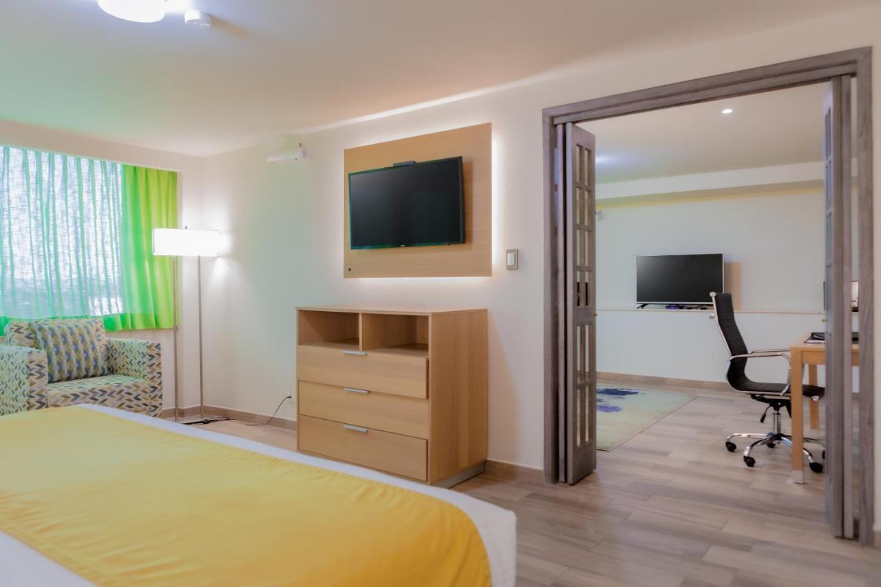La Joya Pachuca Ξενοδοχείο Εξωτερικό φωτογραφία A suite at the Holiday Inn Express in San Francisco